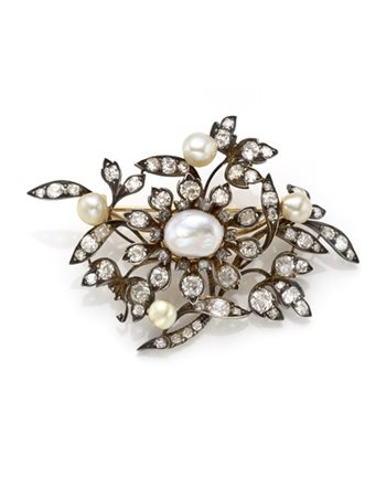 Spilla floreale in oro e argento con perle e diamanti old mine per complessivi