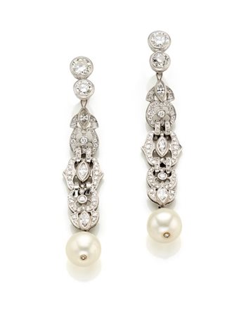 Orecchini smontabili in oro bianco cesellato con al lobo quattro diamanti roton