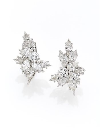 Orecchini in platino e oro bianco con diamanti rotondi, marquise e a goccia per