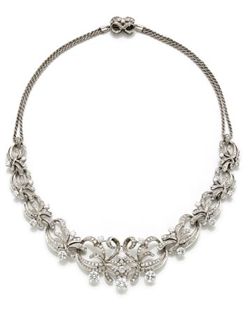 Collier in oro bianco a due funi con centrale a festoni floreali rifinito con d