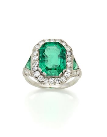 Anello in platino e diamanti con smeraldo ottagonale, g 6,34 c