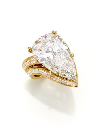 Anello in oro giallo con diamante a goccia di ct. 16,44, diamanti a baguette e