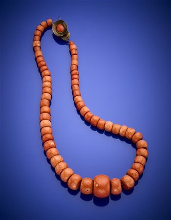 Collier a scalare di corallo rosa/salmone a barilotti sfaccettati da mm 6 a mm