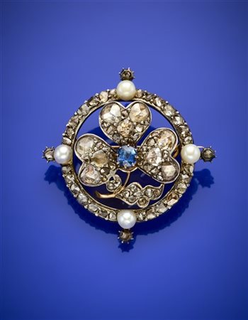 Broche in oro giallo e argento a trifoglio con diamanti a mezza rosetta e perle