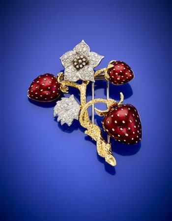 Spilla in oro giallo e bianco con diamanti e smalto per le fragole, g 41,08 cir