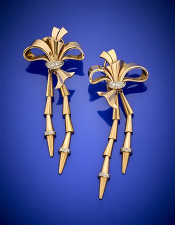 Orecchini a fiocco in oro giallo e bianco rifiniti in diamanti a tenere due pen