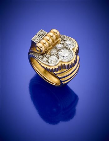 Anello in oro giallo/rosso e platino con diamanti per complessivi ct. 1,70 circ