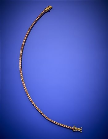 Bracciale tennis in oro giallo con rubini per complessivi ct. 2,00 circa, g 10,