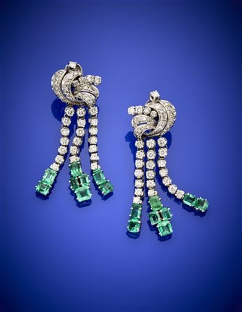 Orecchini pendenti in oro bianco con diamanti rotondi per complessivi ct. 1,90