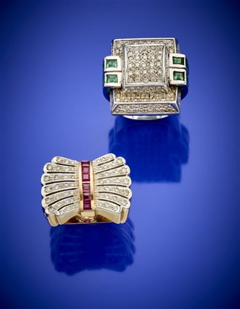 Lotto in oro bianco e giallo composto da due anelli rifiniti in diamanti con ru