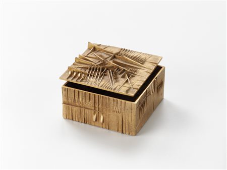 Arnaldo Pomodoro (Morciano di Romagna 1926) "Scatola" - 1981/82;Bronzo dorato...