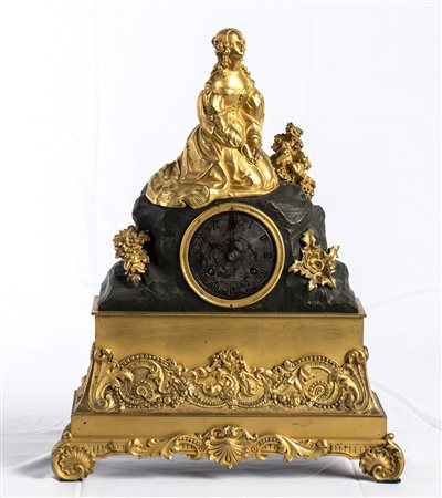 Pendola francese in bronzo dorato raffigurante dama - prima metà del XIX secolo