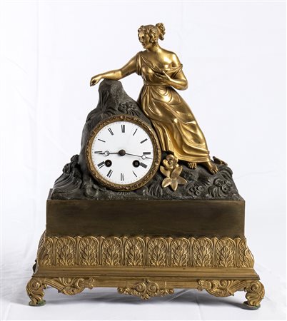 Pendola francese in bronzo dorato raffigurante dama -  XIX secolo