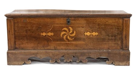 Cassapanca italiana in noce - Italia centrale, XVIII secolo