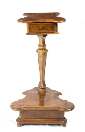 Inginocchiatoio italiano in noce - Veneto, XVIII secolo