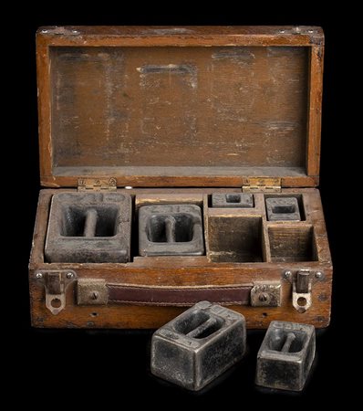 ASTUCCIO CON PESI IN FERRO