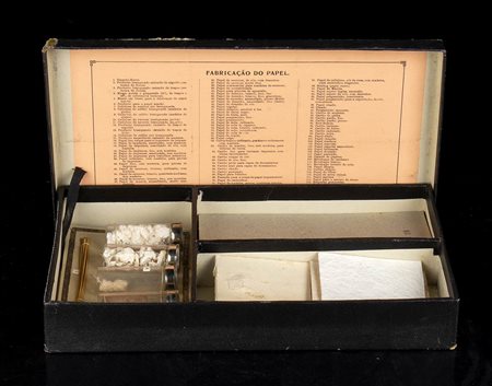 SCATOLA CON DIECI CONTENITORI DI SPEZIE 