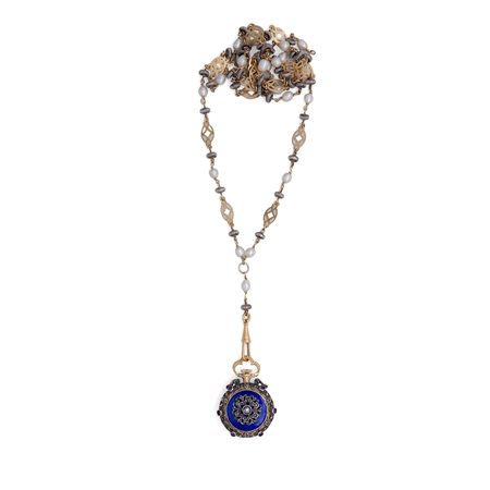 Collana in oro e argento con orologio pendente, diamanti e rubini.