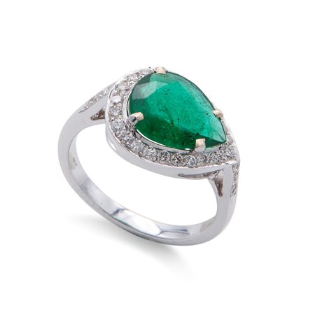 Anello in oro ,smeraldo e brillanti