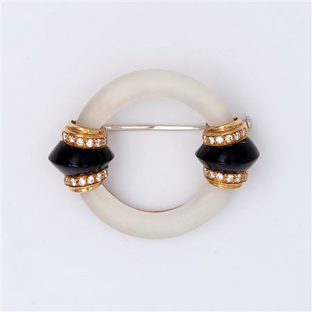 Spilla anni '50 con cristallo di rocca satinato, onice e piccoli brillanti