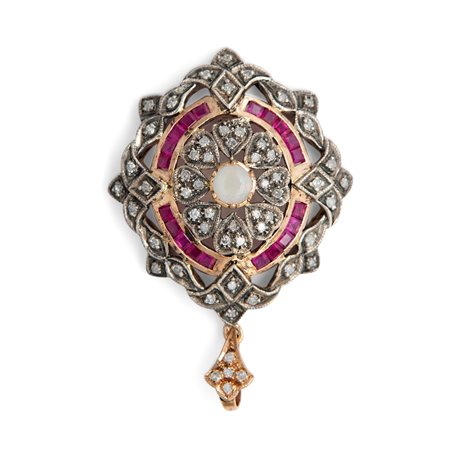 Pendente in oro, argento, diamanti, rubini e opale centrale