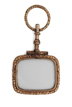 Lente da lettura in oro, primi anni del XIX sec., lavorazione a cesello