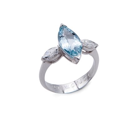 Anello in oro bianco con acquamarina e brillanti