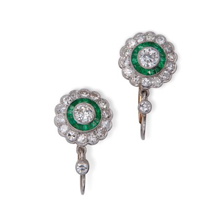 Coppia di orecchini del periodo decò in oro brillanti e smeraldi