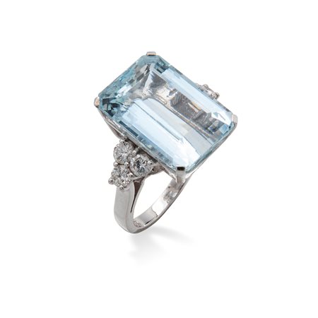 Anello in oro acquamarina e brillanti