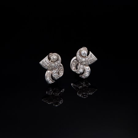 Coppia di orecchini anni '30 platino e brilanti