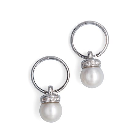 Orecchini pendenti in oro, perle australiane e brillanti