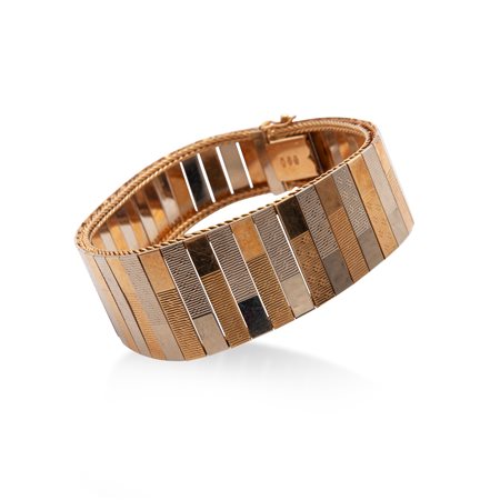 Bracciale in oro a tre colori sagomato, anni '50-'60