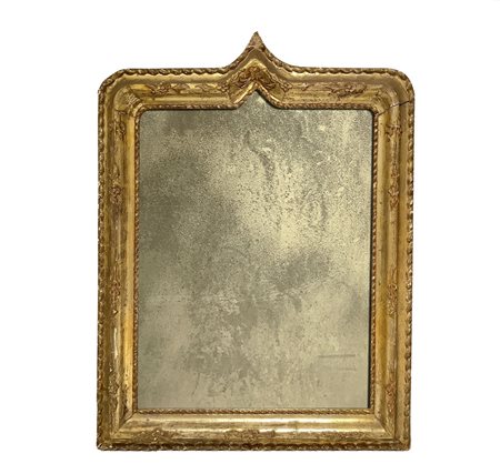 Specchiera in legno dorato a punta gotica, specchio coevo, XVIII Secolo
