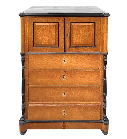 Mobile in legno di acero occhettato con cornici e perfili con colonne Finerali in legno nero ebanizzato, 19° Secolo