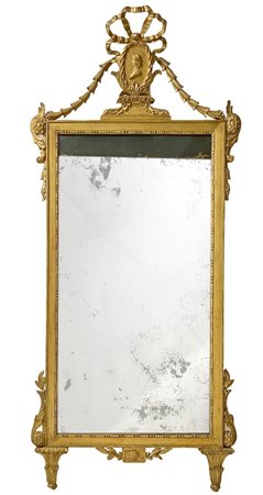 Specchiera rettangolare in legno dorato con cimasa in testa, Fine 18° Secolo