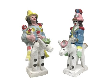 Salvatore Leone - Coppia di fischetti policromi in ceramica di Caltagirone raffiguranti due carabinieri a cavallo