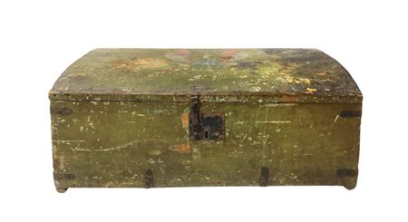 Baule da viaggio in legno laccato e dipinto con stemma araldico, XVIII Secolo