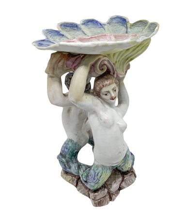 Satiri uomo e donna in porcellana reggenti conchiglia