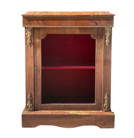 Vetrina in noce con applicazioni di bronzi sul fronte, Fine 19° Secolo