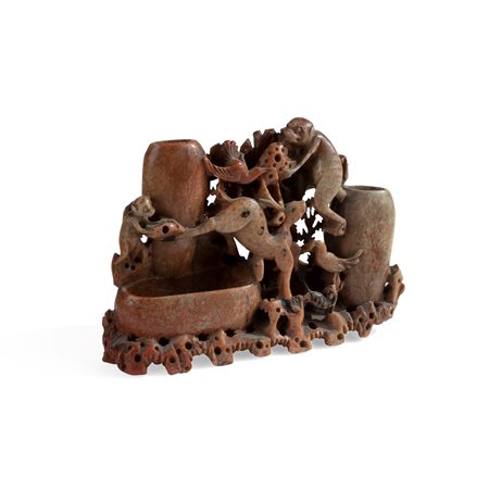 Composizione in pietra saponaria con tre vaschette, Cina, XX secolo