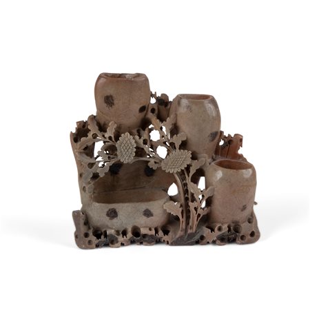 Gruppo in pietra saponaria maculata a quattro vaschette, Cina, XX secolo