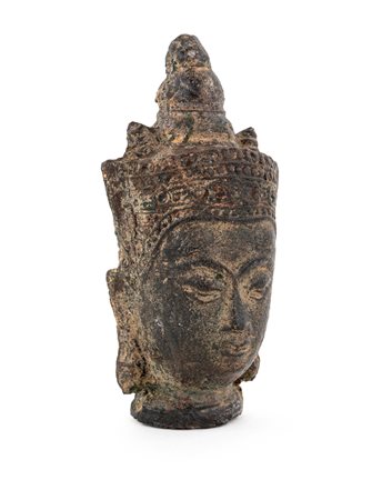 Piccola testa di Nat in scisto nero, Birmania