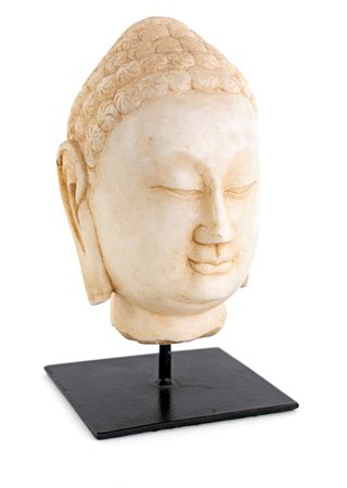 Testa di Buddha in alabastro, Birmania, seconda metà del XIX secolo