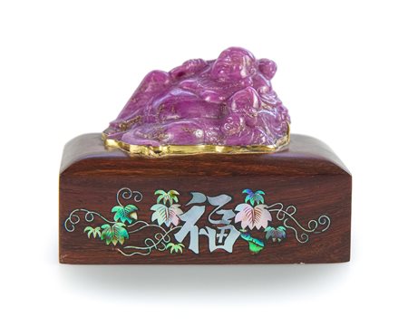 Piccolo Budai in pietra dura viola