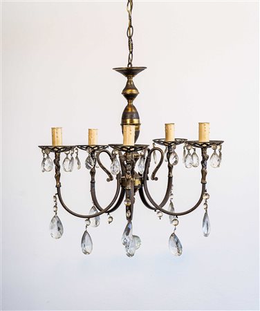 Due lampadari in ottone a sei braccia ciascuno