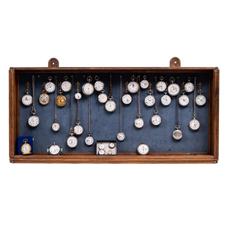 TECA IN LEGNO CON COLLEZIONE DI OROLOGI