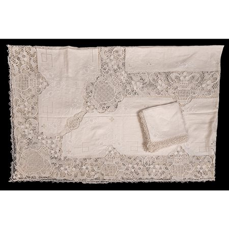 TOVAGLIA con dodici tovaglioli in lino nei toni dell' ecrù