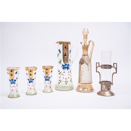 BOTTIGLIA, BOCCALE E TRE BICCHIERI