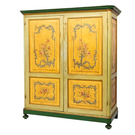 ARMADIO a due ante in legno decorato e dipinto