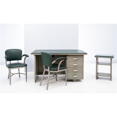 GIO PONTI, Scrivania, due poltrone e un piccolo mobile